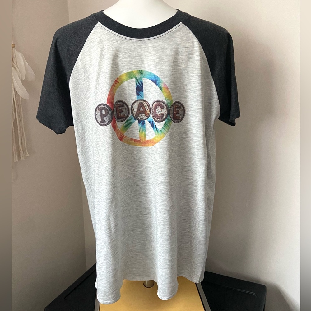 NEW! Women’s Black Short Sleeve Raglan Peace Shirt Size Medium